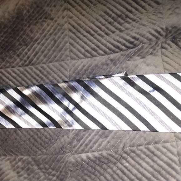 New tie - Picture 2 of 3